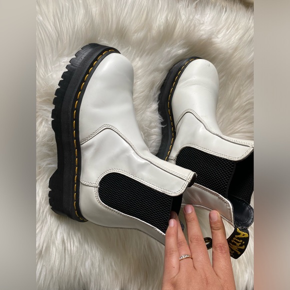 Dr. Martens SMOOTH LEATHER PLATFORM Women Chelsea Boot Size US 8 women’s - Picture 11 of 12